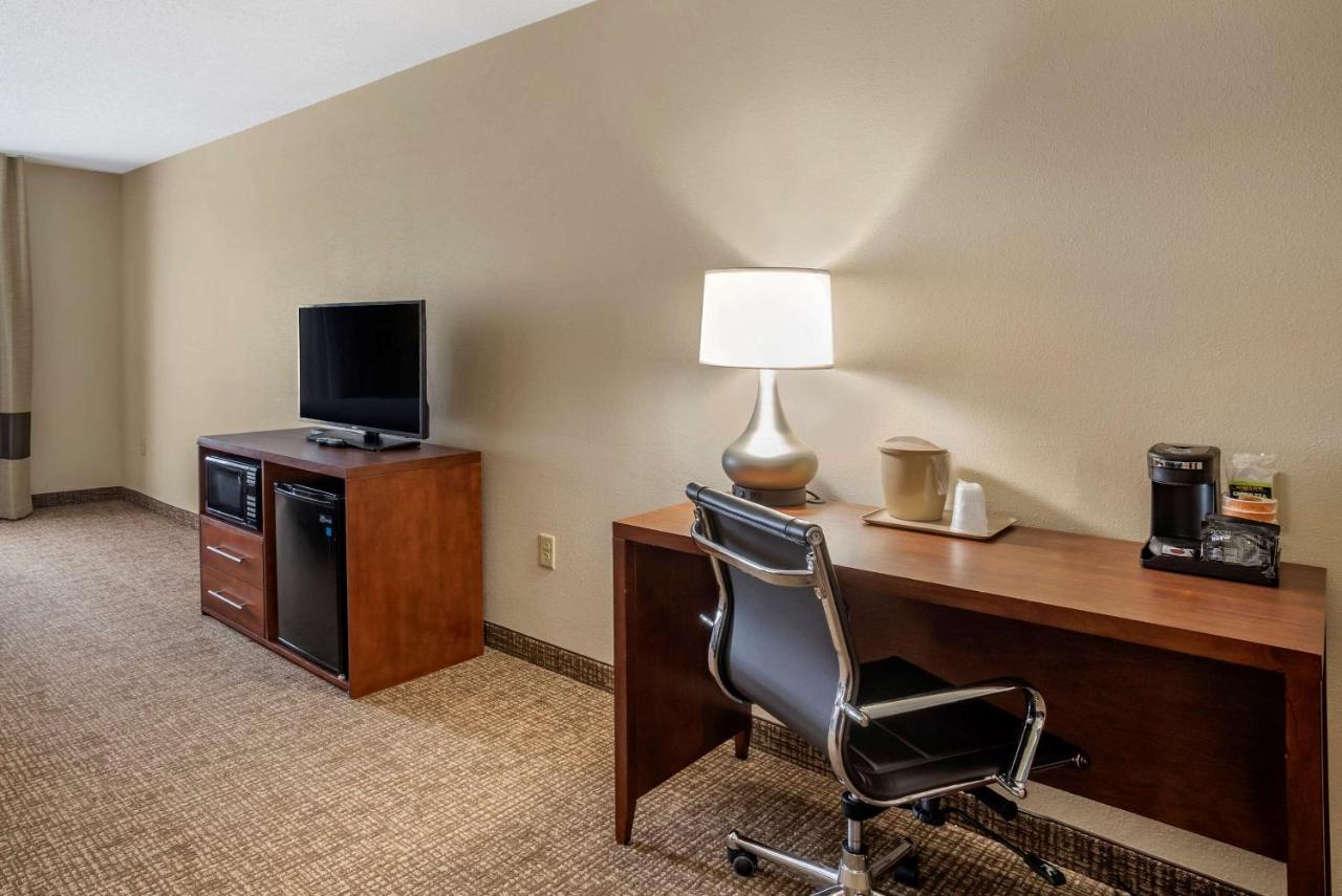 Comfort Inn & Suites Cambridge Buitenkant foto