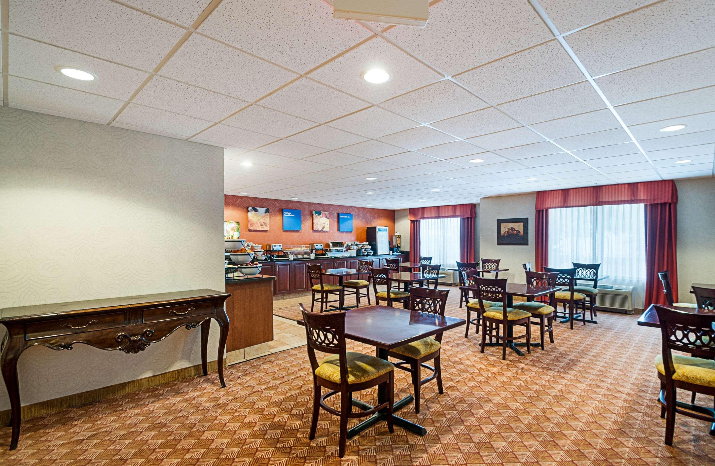 Comfort Inn & Suites Cambridge Buitenkant foto