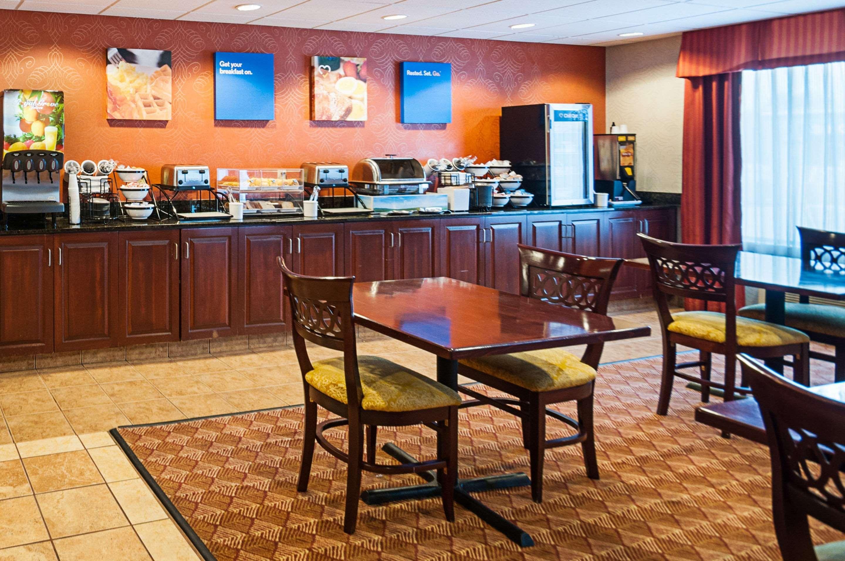 Comfort Inn & Suites Cambridge Buitenkant foto