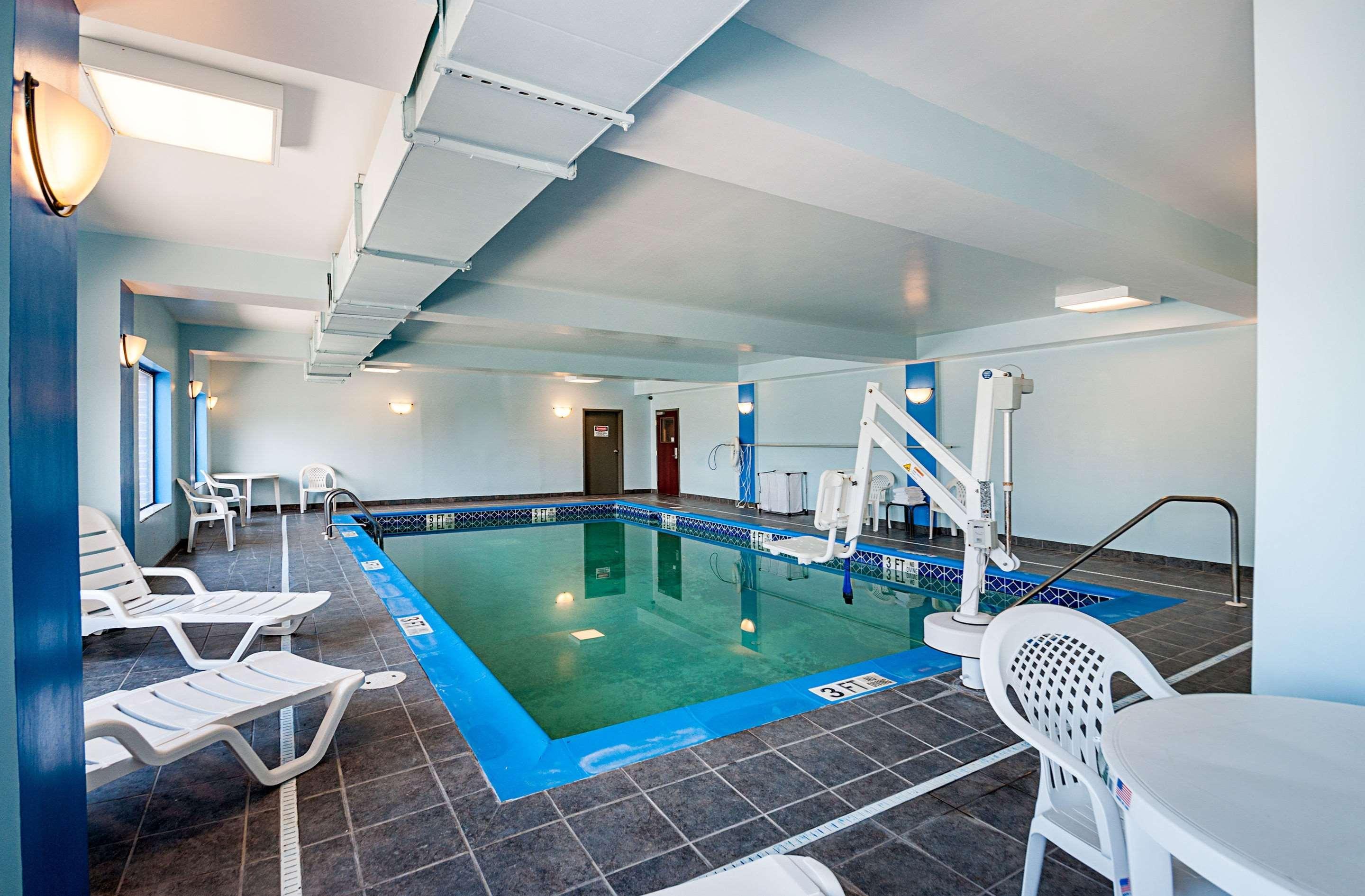 Comfort Inn & Suites Cambridge Buitenkant foto