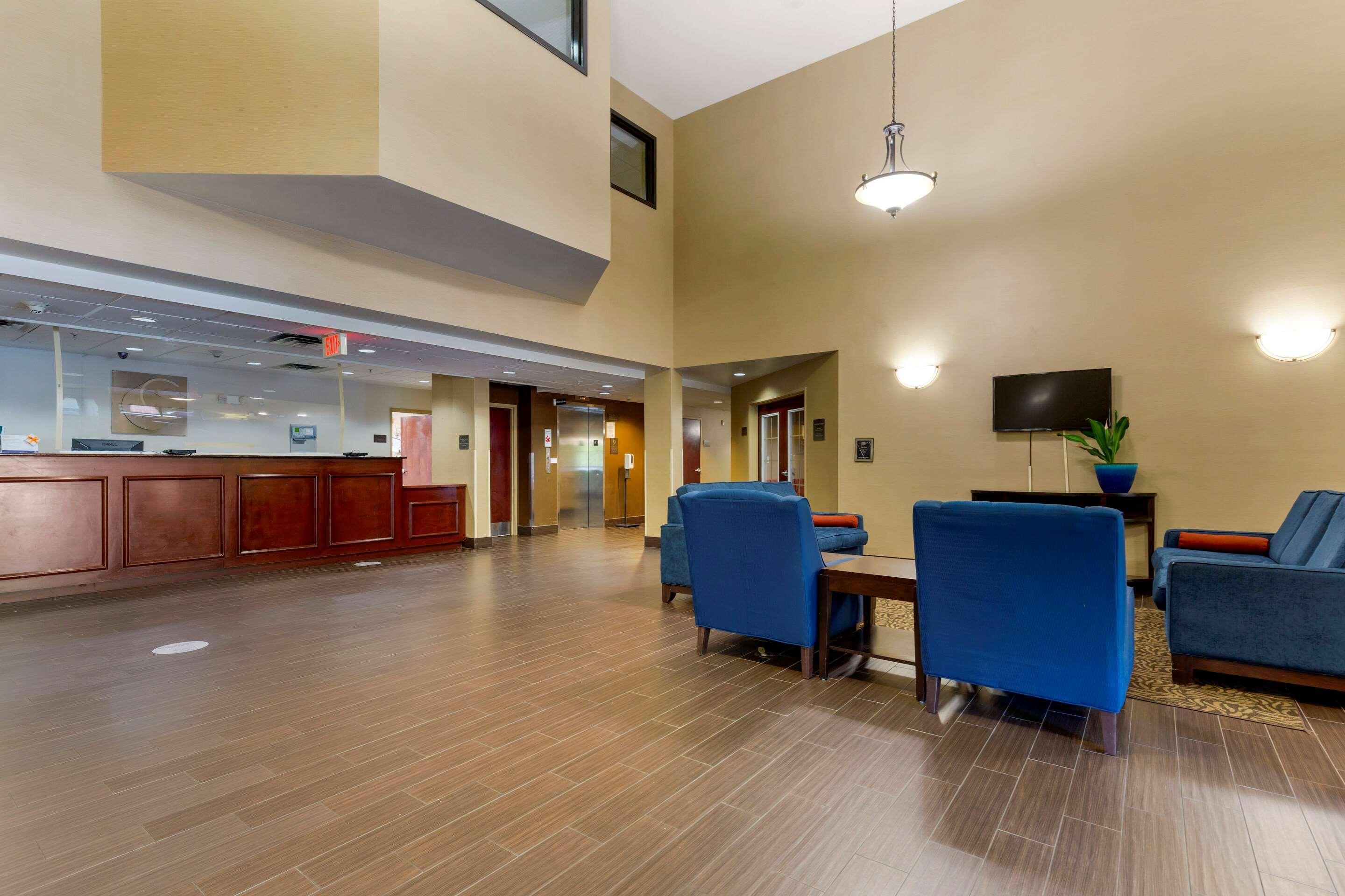 Comfort Inn & Suites Cambridge Buitenkant foto