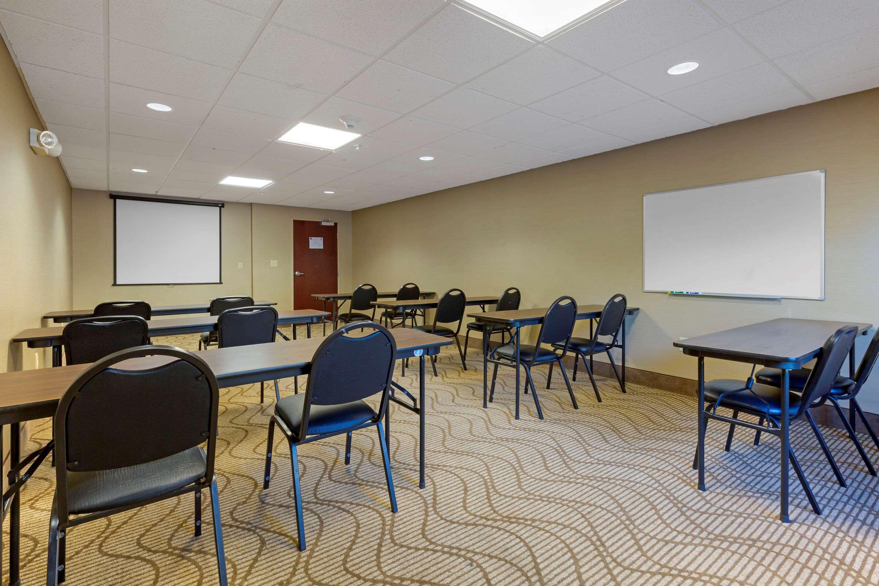 Comfort Inn & Suites Cambridge Buitenkant foto