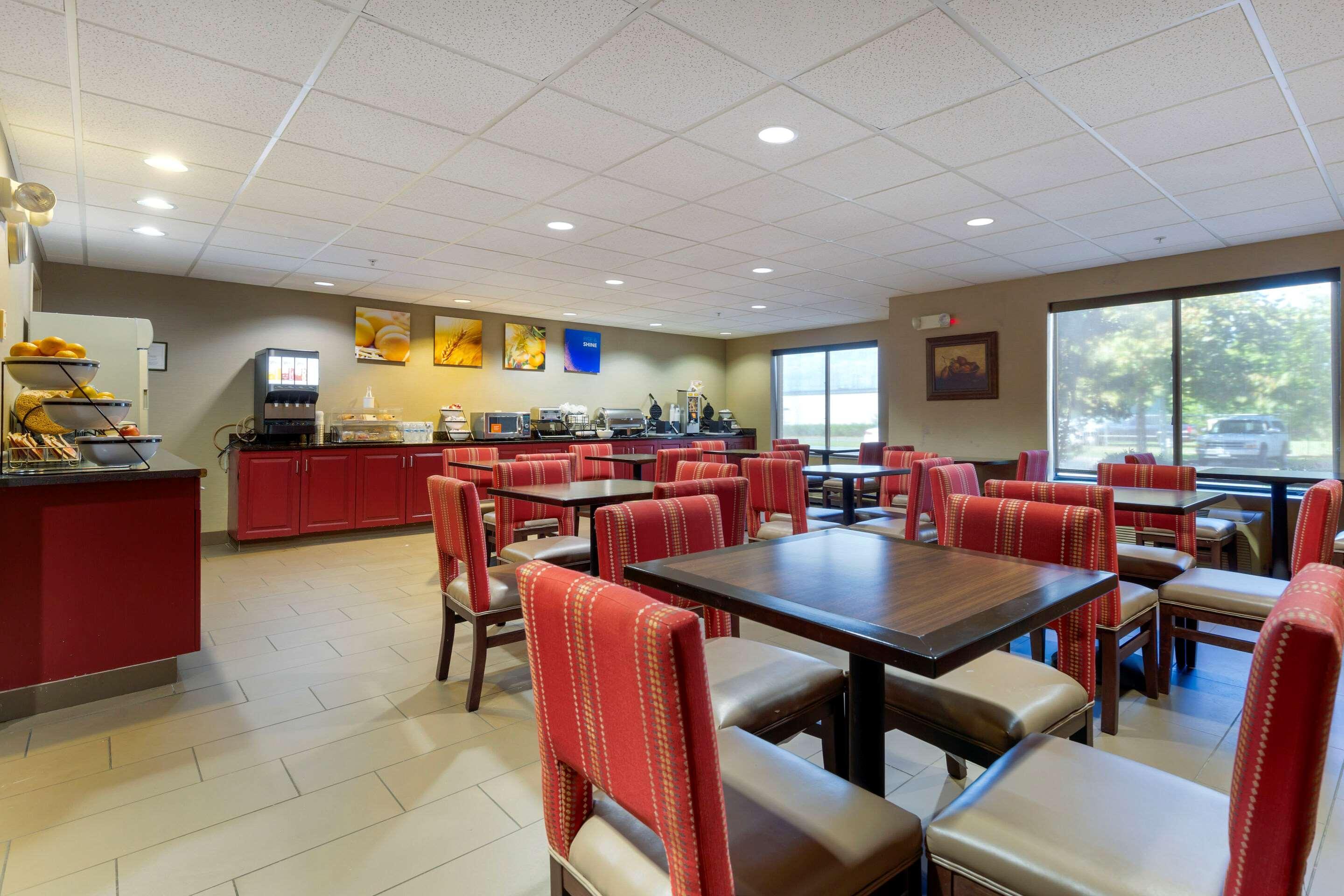 Comfort Inn & Suites Cambridge Buitenkant foto