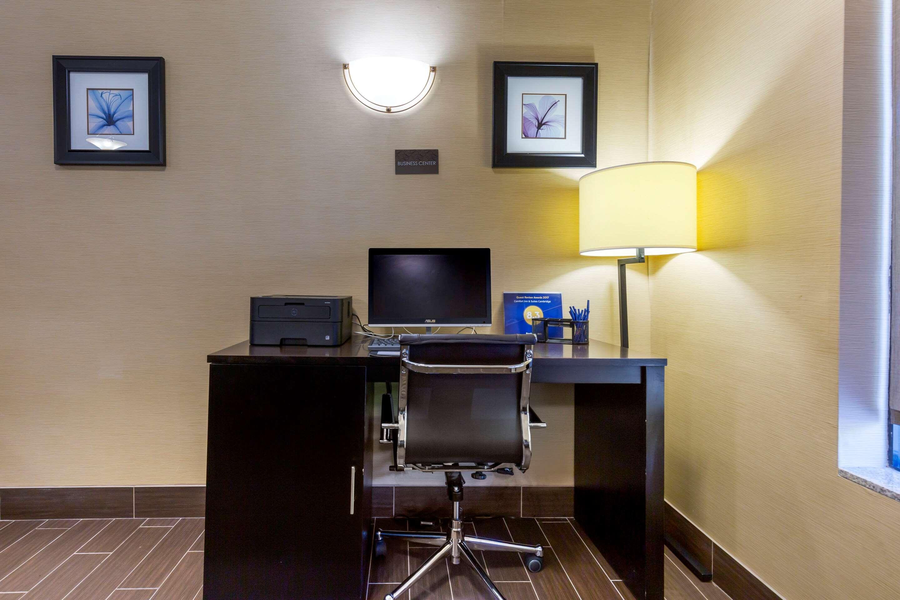 Comfort Inn & Suites Cambridge Buitenkant foto
