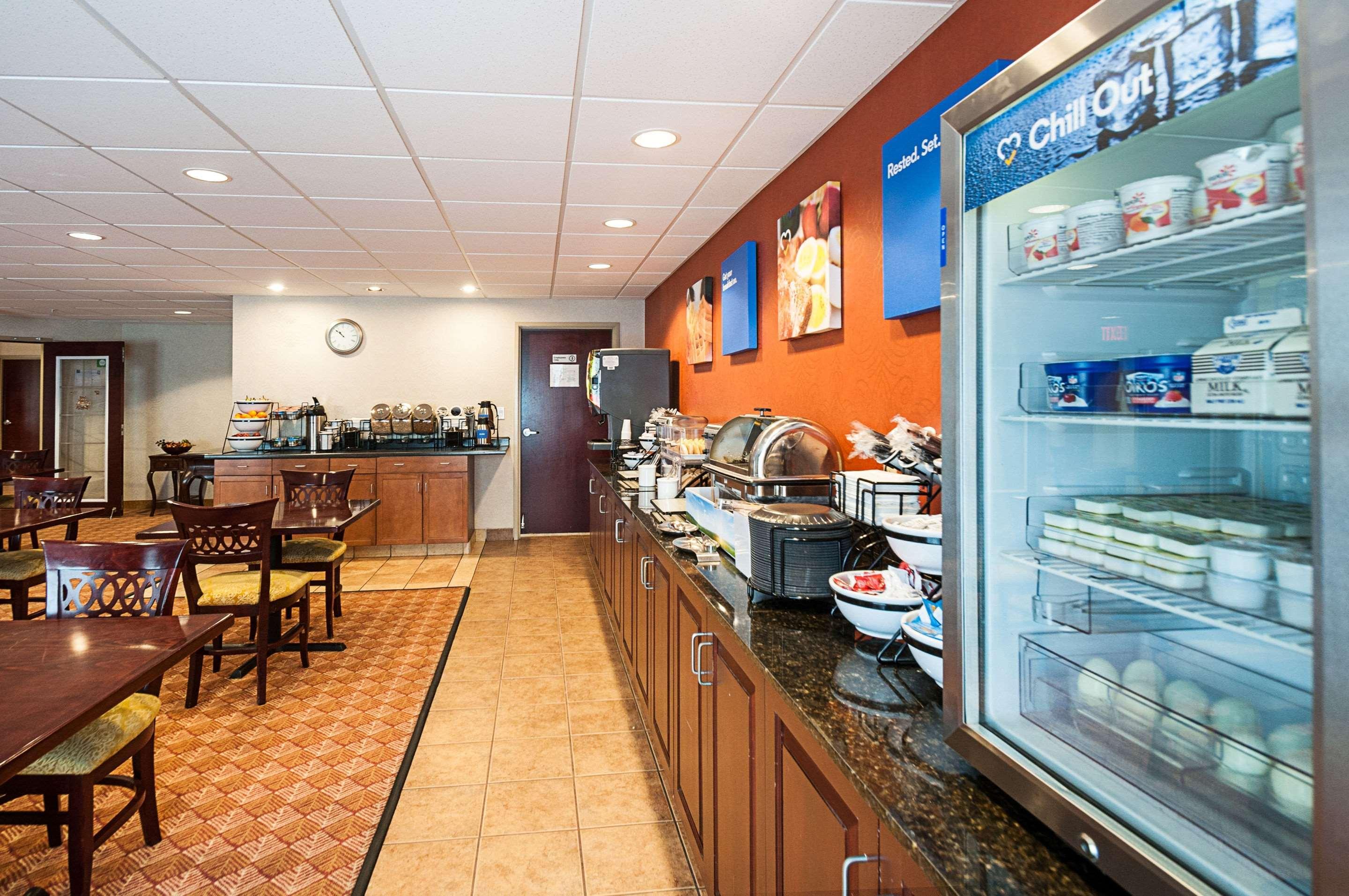 Comfort Inn & Suites Cambridge Buitenkant foto