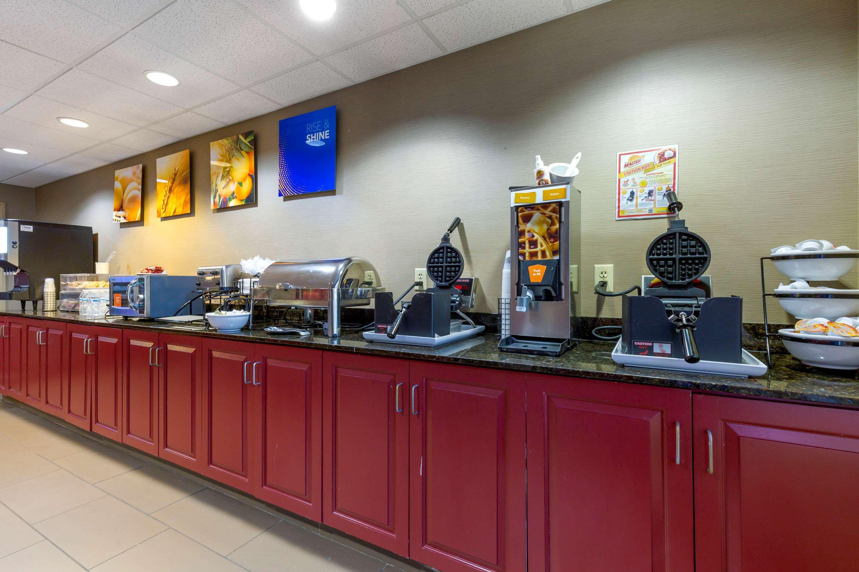 Comfort Inn & Suites Cambridge Buitenkant foto